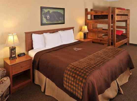 Boarders Inn & Suites By Cobblestone Hotels In Waukon ภายนอก รูปภาพ